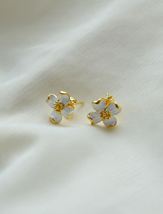 Small white flower anemone golden stud earrings, spring and summer vibes, cute and simple, unique earrings, gold plated earrings stud
